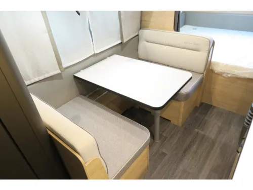 Weinsberg CaraOne Edition HOT 480 QDK Etagenbett Festbett Sitzgruppe Foto: 7