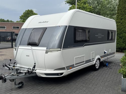 Hobby De Luxe 495 UL with single beds **Mover/Bike rack/Awning/Outdoor gas/2nd service hatch/1st owner/Very neat caravan** photo: 12