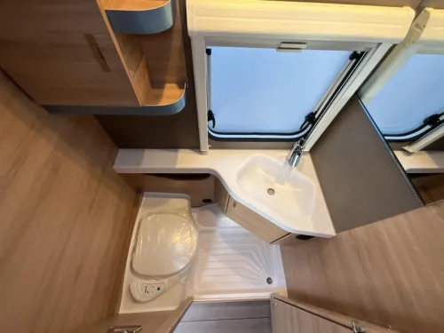 Knaus Sudwind Black Selection 460 EU ENKELE BEDDEN-DESIGN  foto: 15