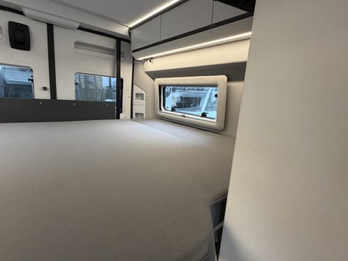 Adria Twin Supreme 640 SGX Solarpanel Skyroof Markise LED TV Foto: 18