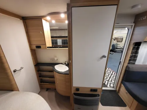 Dethleffs Camper 450 FR Rangierhilfe, Zelt, Markise  Foto: 13