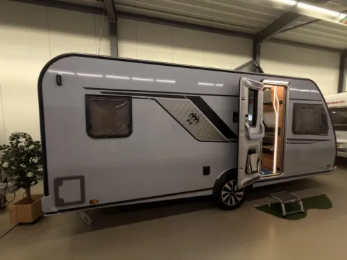 Knaus Sudwind Black Selection 500 FU 1800KG+Boden+Franz&ouml;sisches Bett Foto: 2