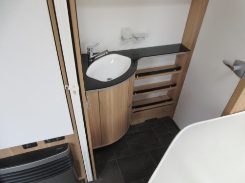 Dethleffs Camper 500 FR MIT RANGIERHILFE, KLIMAANLAGE, MARKISE Foto: 11