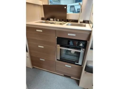 Adria Compact Supreme DL 2027 automaat  foto: 10