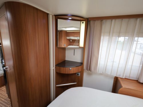 Adria Sonic I 700 SC queensbed + hefbed  foto: 12