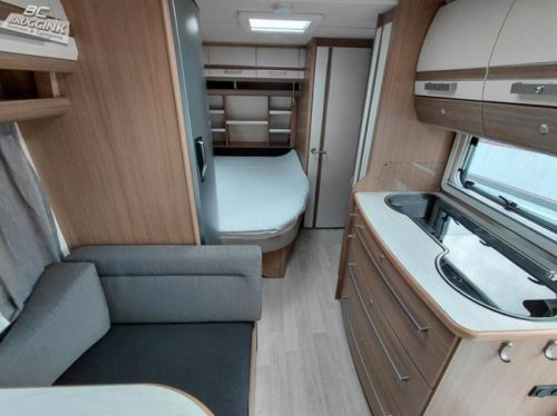 Fendt Bianco Selection 435 SF Toldo - Cama francesa foto: 5