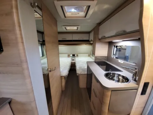 Knaus Sudwind Black Selection 460 EU super complet d'usine photo : 13