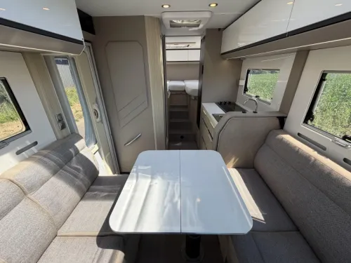 Adria Compact Supreme DL Face-to-Face, 160HP photo: 4