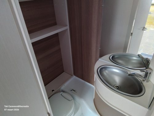Dethleffs C'Joy 420 QSH Complete with transverse bed photo: 8