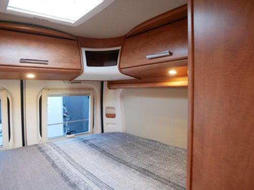 Carthago Malibu Van 600 DB, 6 Meter Buscamper, Fietsendrager foto: 18