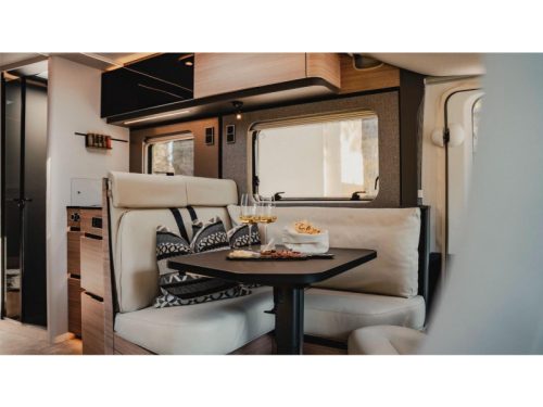 Hymer B-MC I 680 OVERHEAD CABINETS INSTEAD OF PULL-DOWN BED! photo: 15