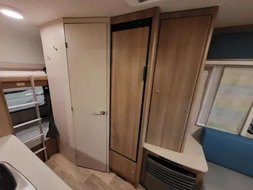 Dethleffs C'Joy 410 LK including Dorema awning photo: 10