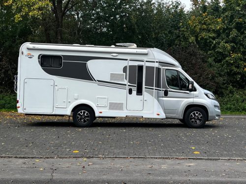 Carado T 338 Perfilada | Control de crucero | Toldo | C&aacute;mara de marcha atr&aacute;s | Ducha | WC | 4 Plazas para dormir | TV con sat&eacute;lite autom&aacute;tico foto: 2