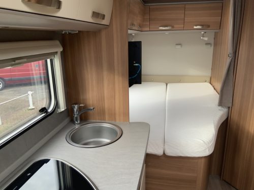 Weinsberg Cara Loft 650 ME, 2.3 MultiJ. 120 Semi-integrated, Swivel seats, French bed, Year of manufacture 2021 Motorhome Centre On the Road at the Noorderringweg 4 in Marum. photo: 3