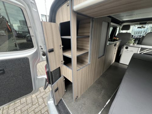 VOLKSWAGEN TRANSPORTER WESTFALIA BUILT-IN POP-TOP ROOF 1ST OWNER photo: 20