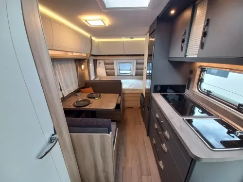 Hobby De Luxe 490 KMF 1800kg-vloerver-sfeerverl  foto: 5