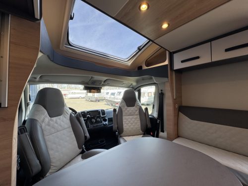 Knaus L!ve Wave 700 MEG  photo: 2