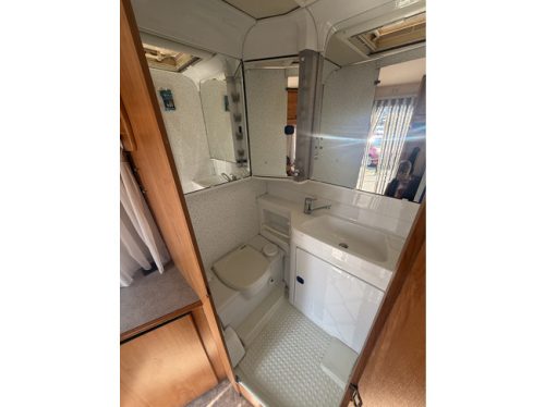 Hymer swing 2.5 in very neat condition overhead bed sofa bed awning bike rack cruise ctr timing belt replaced at 156 dkm 8-24 MOT until 05-06-27 photo: 12