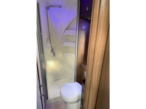ROLLER Team T-line 255 Toit relevable Climatisation Cruise Suspension pneumatique 6 couchages photo : 22