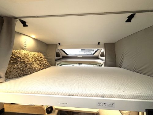Adria Matrix 650 DC QUEENSBED + HEFBED + FACE TO FACE 2023 foto: 4