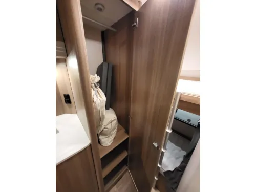 Dethleffs C'Joy 410 LK including Dorema awning photo: 8
