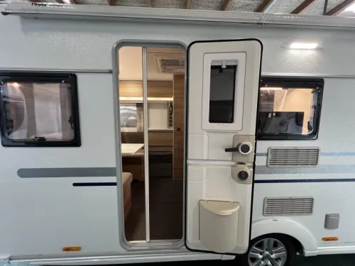Adria Altea 472 LU Awning bike rack photo: 13