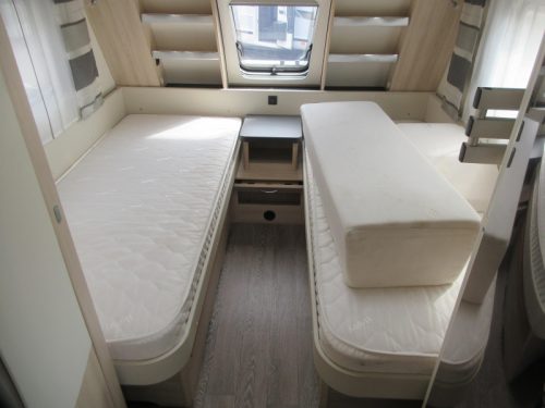 Hobby De Luxe 495 UL WITH FIXED AWNING AND MOVER photo: 3