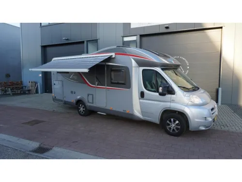 B&uuml;rstner Ixeo 726 Single beds and pop-top roof  photo: 6