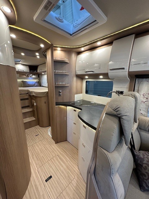 Carthago C-Tourer I 149 LE, automatic, without pull-down bed! photo: 4