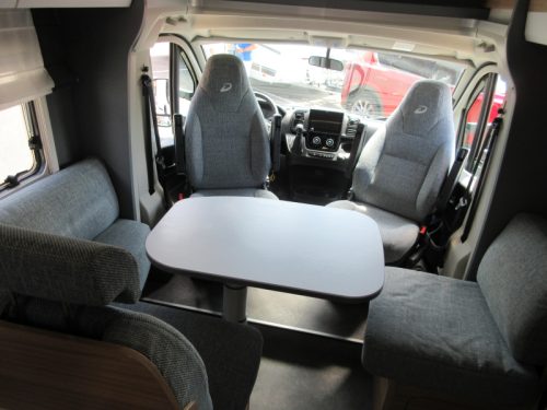 Dethleffs Just 90 T 7052 EB AUTOMAAT AIRCO LUIFEL  foto: 2