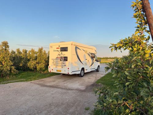 Chausson 616 5 SITZPL&Auml;TZE / STOCKBETT / HUBBETT / FAHRRADTR&Auml;GER / KAMERA / XXL K&Uuml;HLSCHRANK + GEFRIERSCHRANK / TV / SICHERHEITSSCHL&Ouml;SSER / 155PS Foto: 1