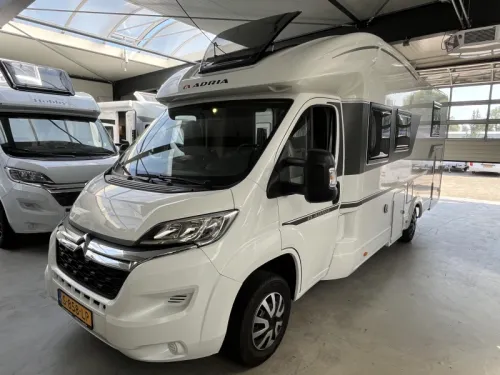 Adria Matrix 670 DC QUEENSBED + HEFBED + AIRC  foto: 4