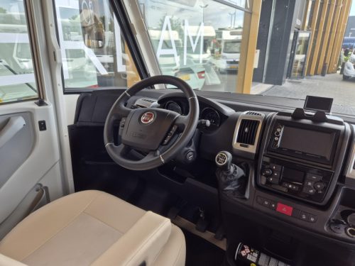 LMC Sportline I 605 Explorer photo: 8
