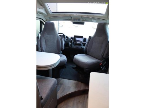Carado CV 640 140cv Autom&aacute;tico | Paquete Pro + | Toldo | Camas individuales | Nuevo disponible en stock | Control de crucero adaptativo | foto: 8