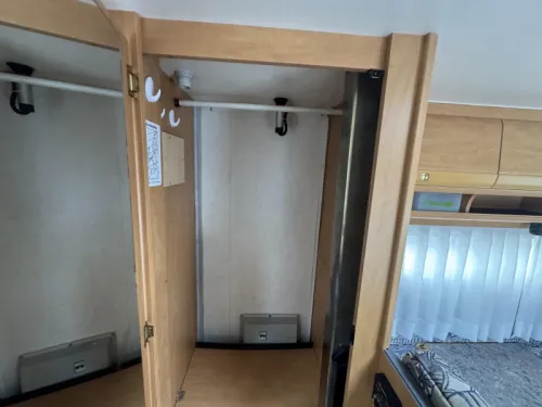 Dethleffs Globetrotter French bed Air conditioning dinette photo: 26