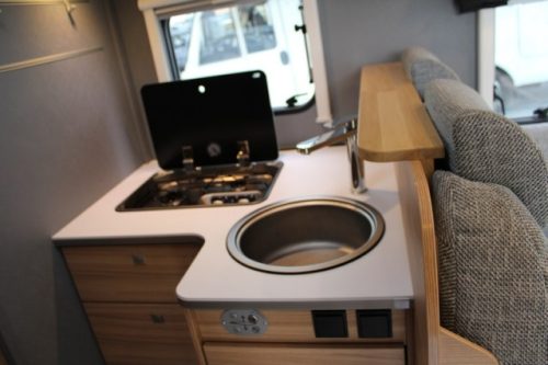 Dethleffs 7052 DBM Just 90 Queenbed + Hubdach ger&auml;umige Garage (94 Foto: 29
