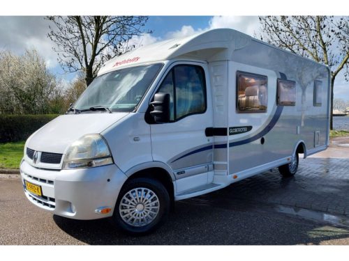 Dethleffs Globetrotter 6844 RT with a beautiful French bed photo: 9