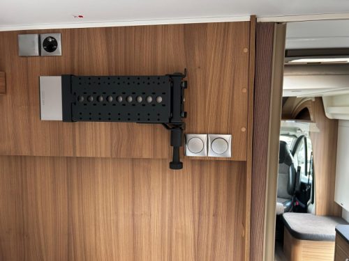 Adria Matrix Axess 600 SL Length beds - Pull-down bed photo: 20