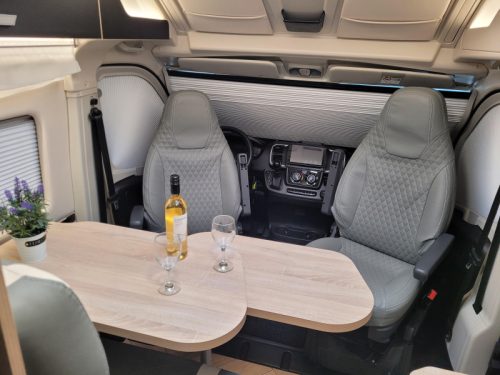 Chausson V 690 Sport-line pop-top roof bed photo: 17