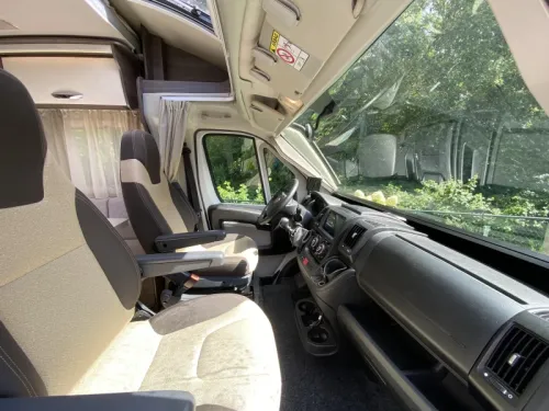 McLouis Yearling 81G Limited Edition Roof air conditioning | Holiday ready photo: 21