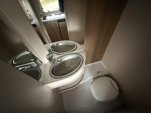 Dethleffs C'Joy 460 LE single beds and mover photo: 5