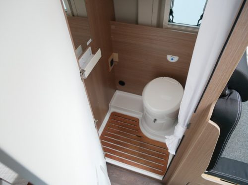 Carado CV 540, 5.40 Meter Van conversion, Transverse bed!! photo: 13