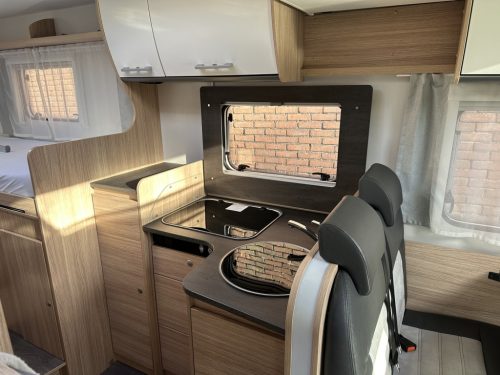 Sunlight T67S Automatic Adventure Single Beds photo: 10