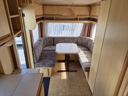 LMC Luxus 490 P Awning - Fold-out top bed photo: 2