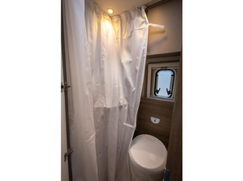 Carado CV 602 Pro Automaat 6 meter mit L&auml;ngsbetten Foto: 22