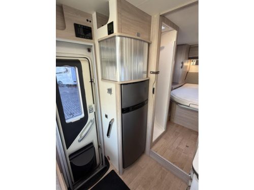 RAPIDO 686 F Euro6 Queen bed 2X Air conditioning Solar panel Awning Bicycle rack photo: 16