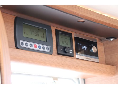 Carthago Chic C-Line I 4.9 LE-L Single beds + Pop-top roof  photo: 42