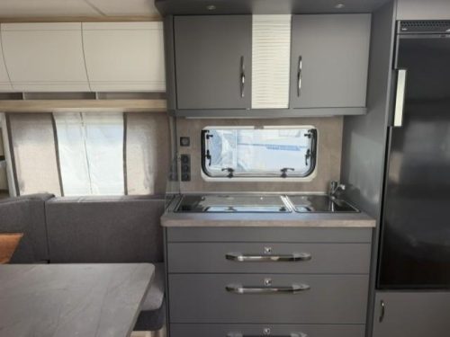 Hobby De Luxe 460 UFE 1500 kg photo: 4