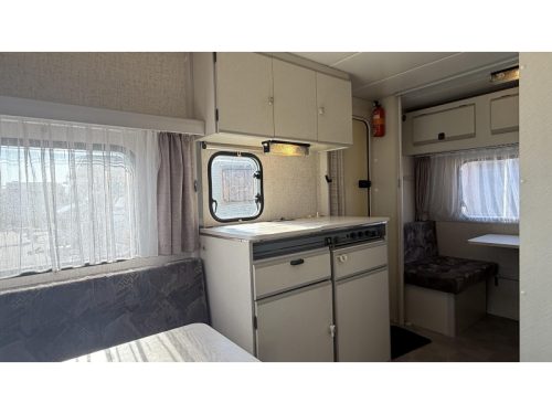 B&uuml;rstner Holiday 395 TK folding bunk bed sitting toilet photo: 6