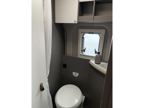LMC Innovan 600 4 Berth Pop-top roof  photo: 19